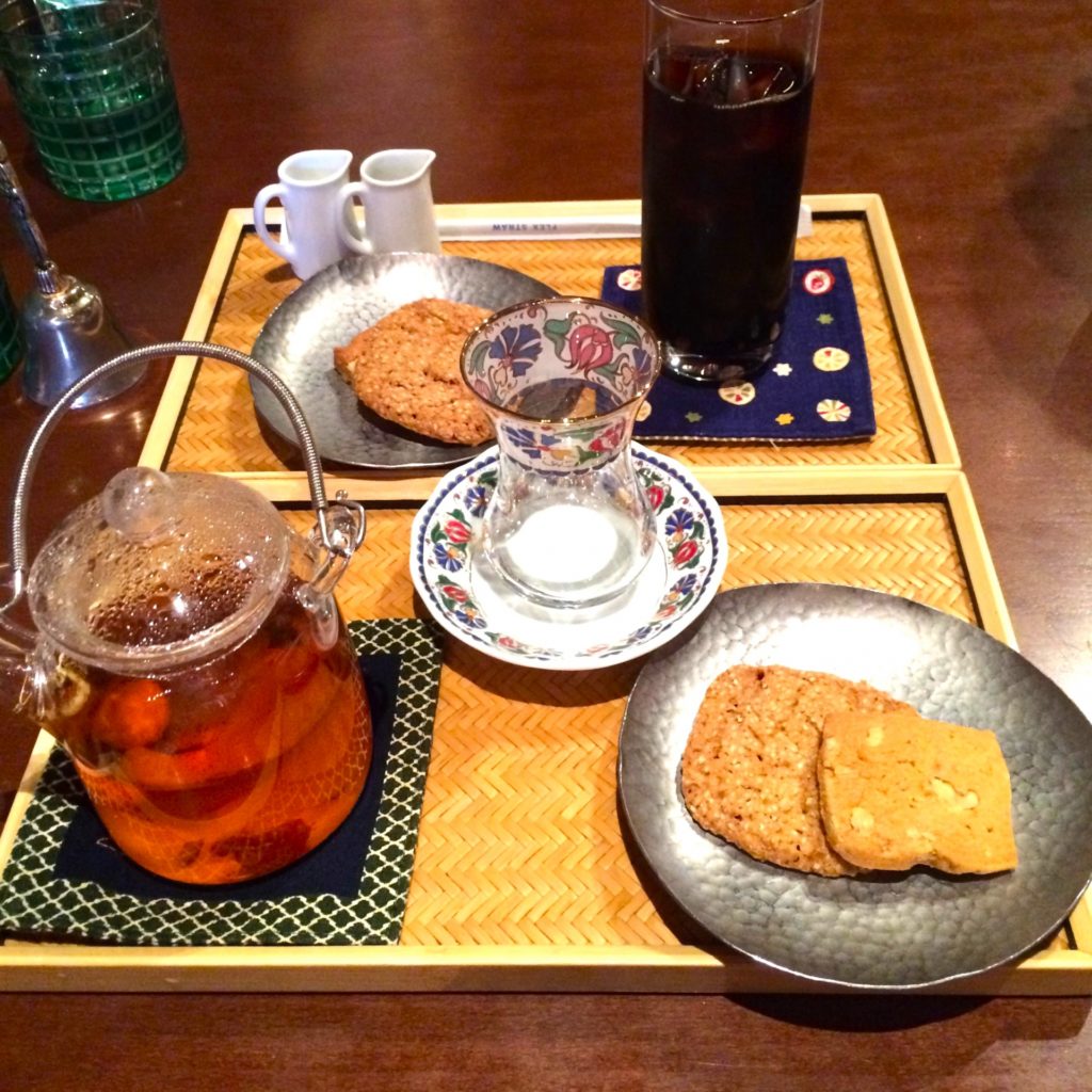 蔵を活かしたギャラリーとカフェの特徴